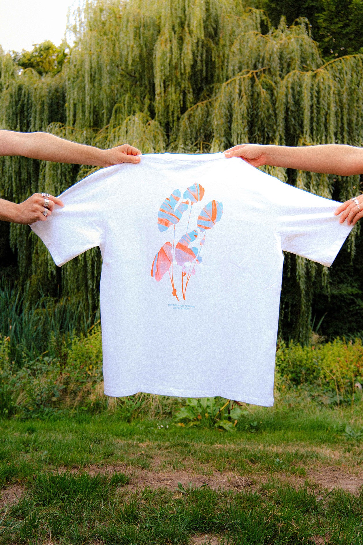 Het Nest - White Tee 2025